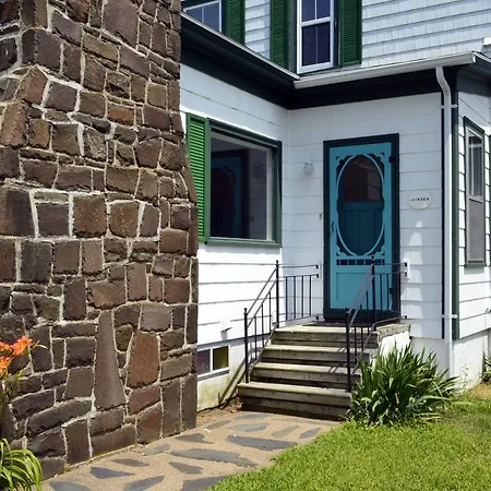 Still Point Lodge Deep Brook Exterior photo